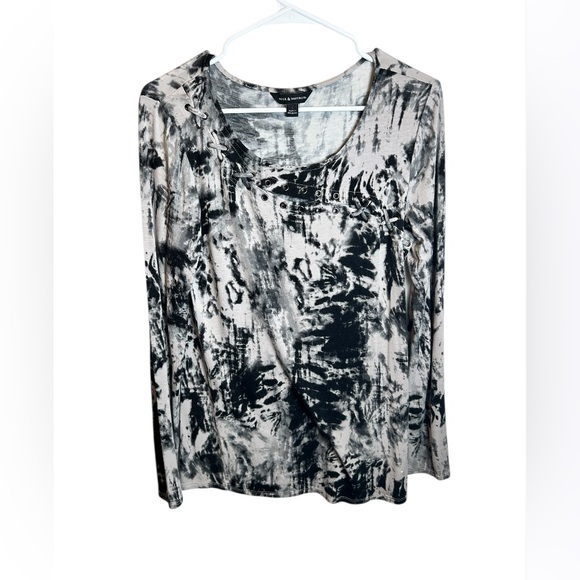 Rock & Republic Tops - Rock & Republic Black White Tie Dye Top W Grommet Details Size Large